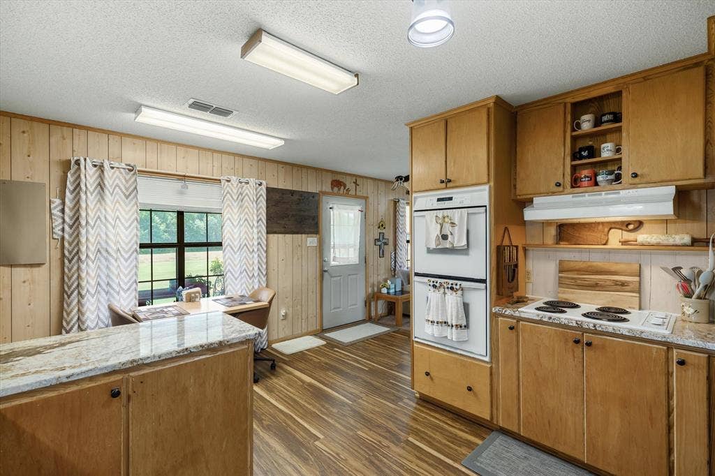 10929 County Road 41, Tyler, TX 75706 10929 County Road 41, Tyler, TX 75706