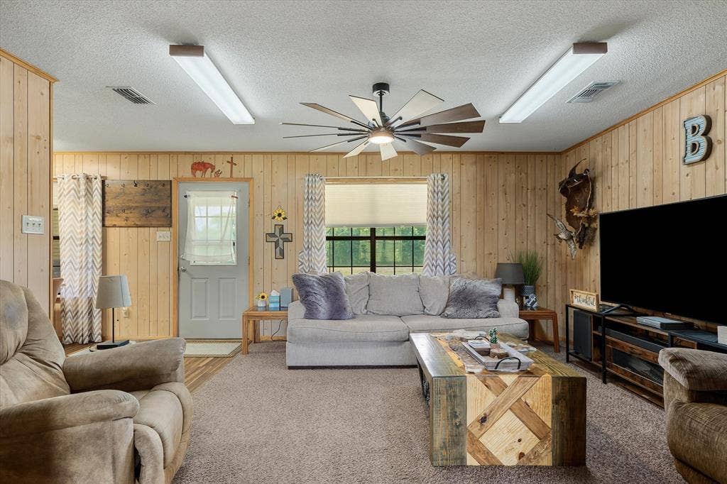 10929 County Road 41, Tyler, TX 75706 10929 County Road 41, Tyler, TX 75706