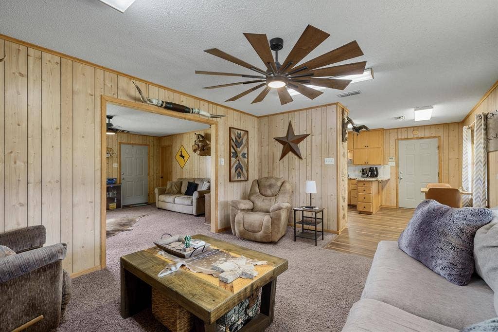 10929 County Road 41, Tyler, TX 75706 10929 County Road 41, Tyler, TX 75706
