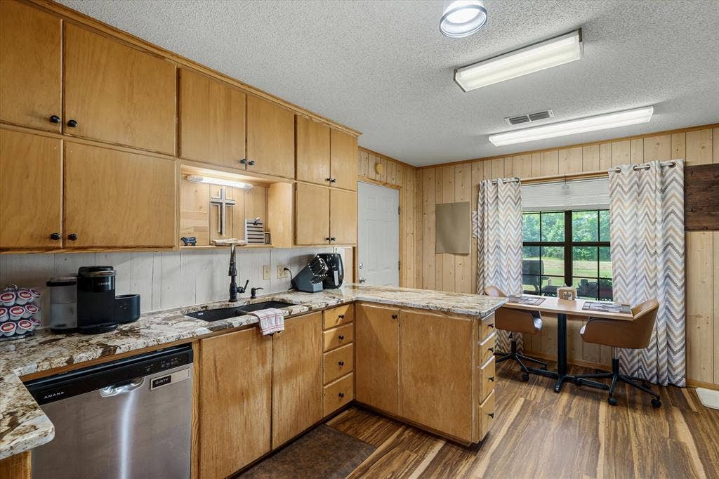 10929 County Road 41, Tyler, TX 75706 10929 County Road 41, Tyler, TX 75706