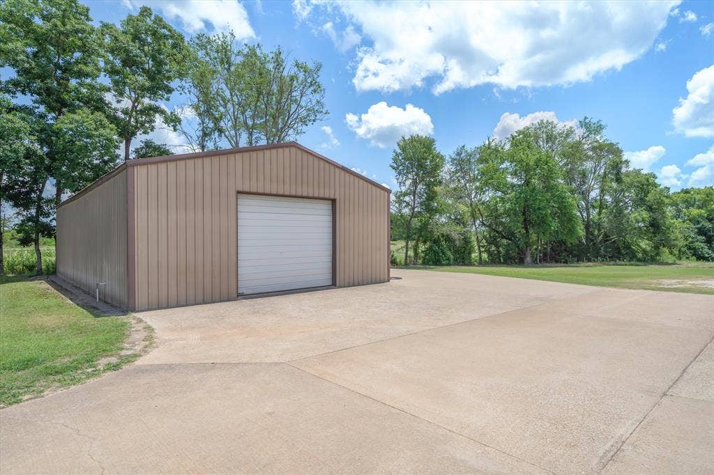 10929 County Road 41, Tyler, TX 75706 10929 County Road 41, Tyler, TX 75706