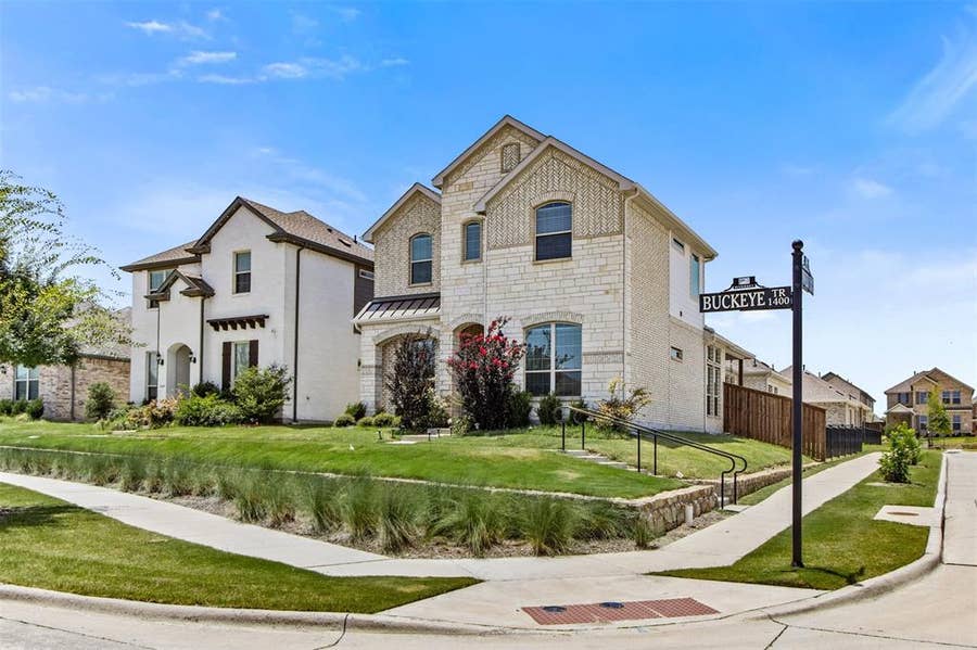 Property photo for 1413 Buckeye Trail, Garland, TX