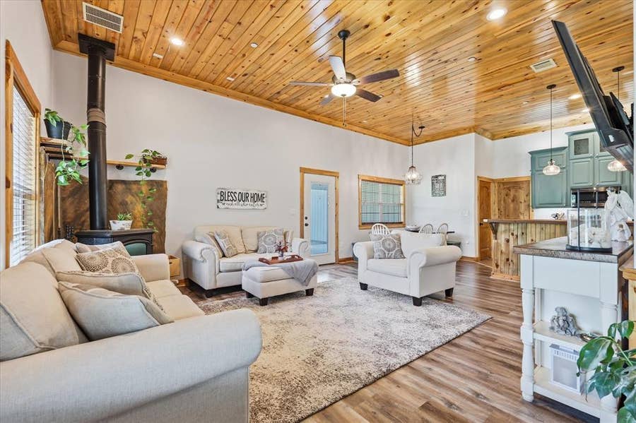 Property photo for 399 Brindley Road, Maypearl, TX