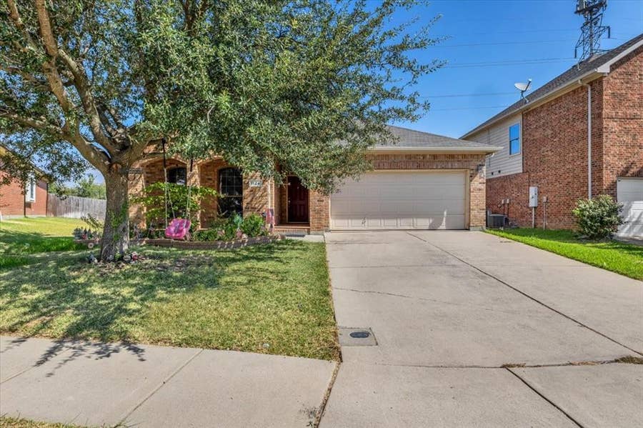 Property photo for 1124 Sunderland Lane, Fort Worth, TX