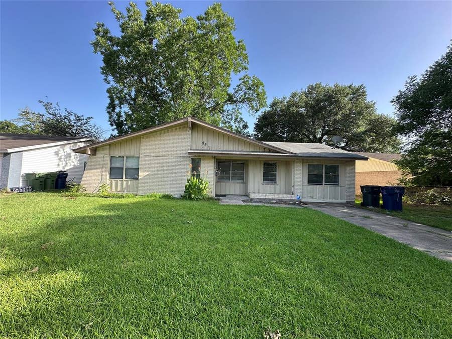 Property photo for 510 Sunset Drive, Garland, TX