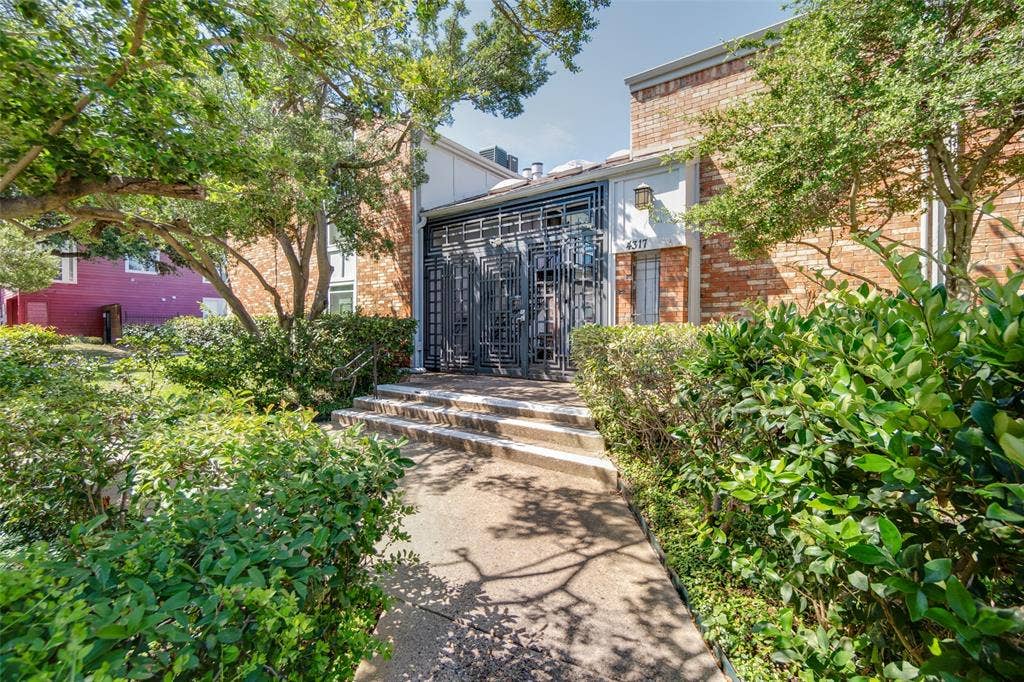 4317 Hartford Street, #204, Dallas, TX 75219 4317 Hartford Street, #204, Dallas, TX 75219