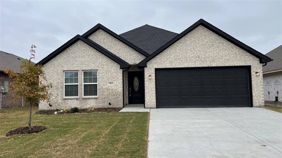 Property photo for 702 Moseley Lane, Greenville, TX