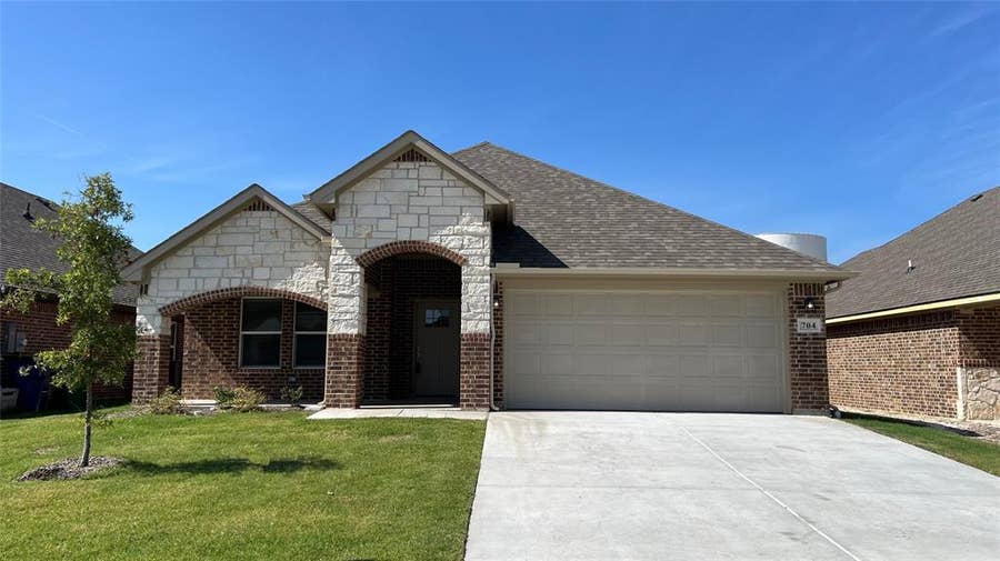 Property photo for 704 Tippit Lane, Greenville, TX