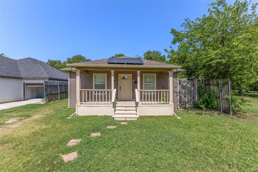 Property photo for 108 Cook Street, Waxahachie, TX