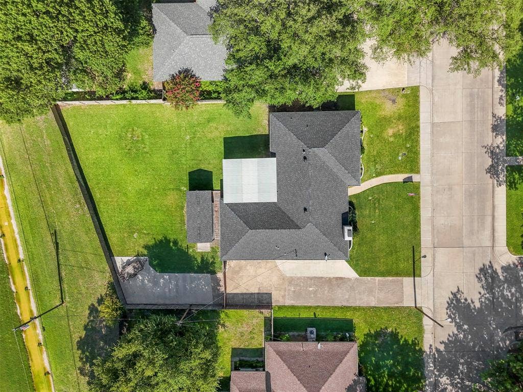 1801 Alexander Drive, Waxahachie, TX 75165 1801 Alexander Drive, Waxahachie, TX 75165
