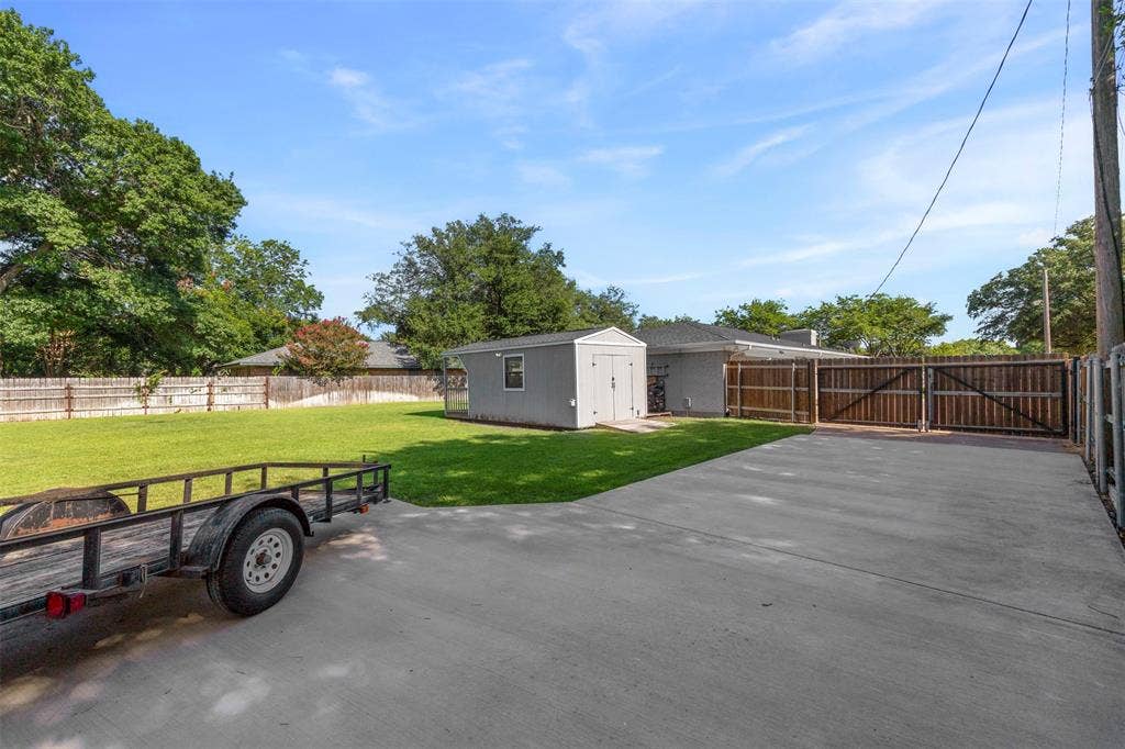 1801 Alexander Drive, Waxahachie, TX 75165 1801 Alexander Drive, Waxahachie, TX 75165