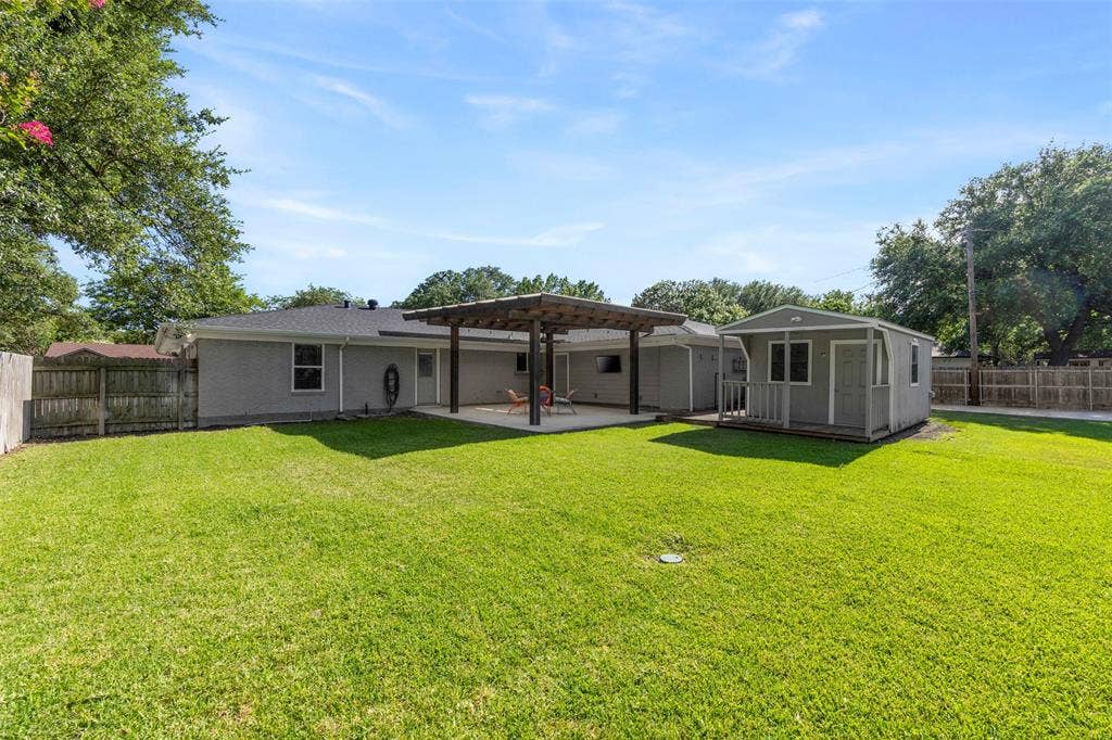 1801 Alexander Drive, Waxahachie, TX 75165 1801 Alexander Drive, Waxahachie, TX 75165