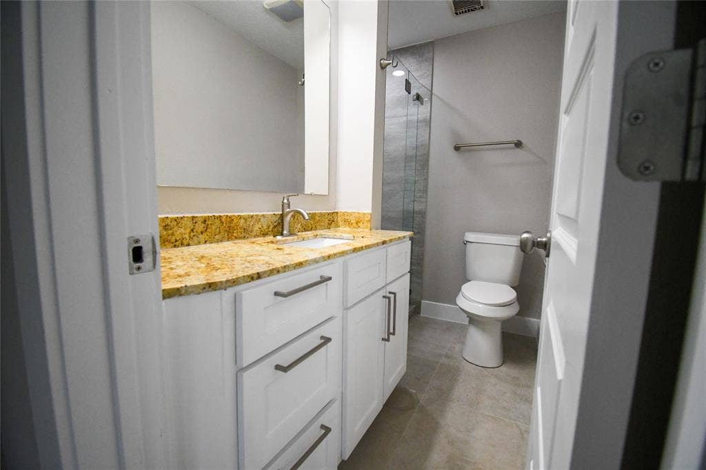 3430 Princeton, Irving, TX 75062 Bathroom 2