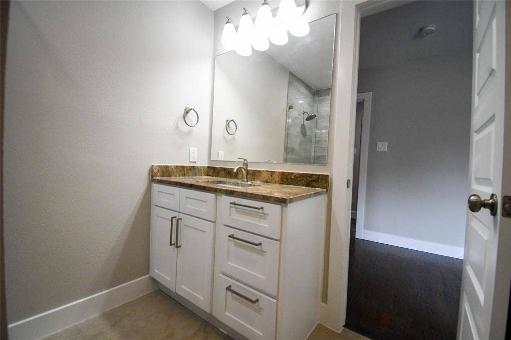 3430 Princeton, Irving, TX 75062 Bathroom 3