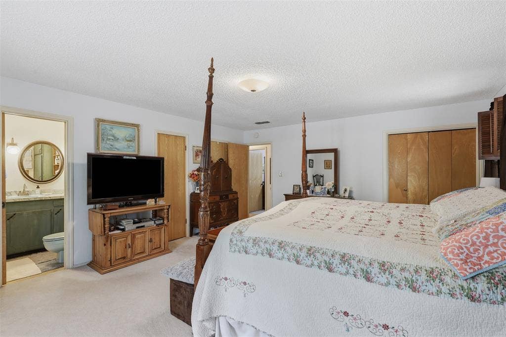 777 Wildwood Trail, Weatherford, TX 76085 Spacious bedroom featuring light-colored carpeting and white walls