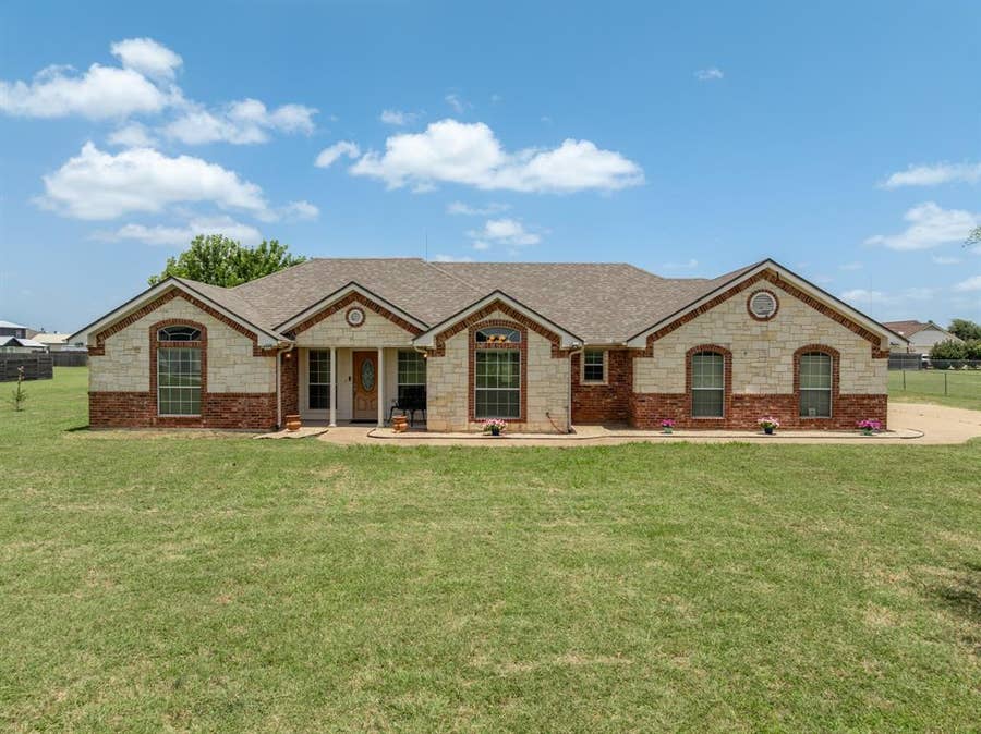 Property photo for 205 Hatter Drive, Moody, TX
