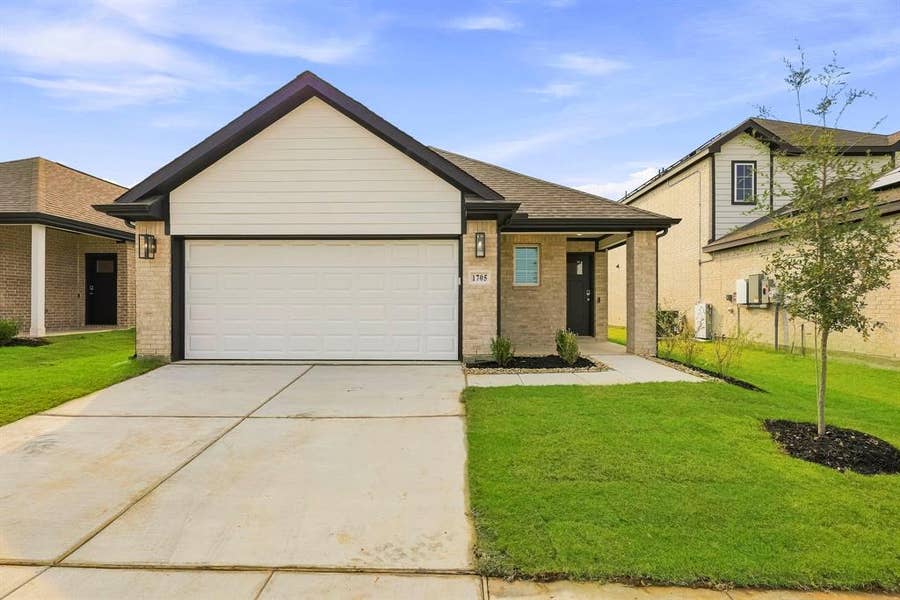 Property photo for 1705 Romans Road, Ennis, TX