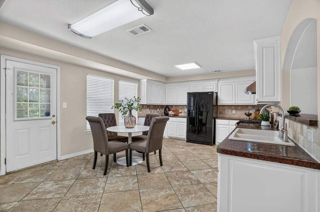 3813 N Eugene Court, Irving, TX 75062