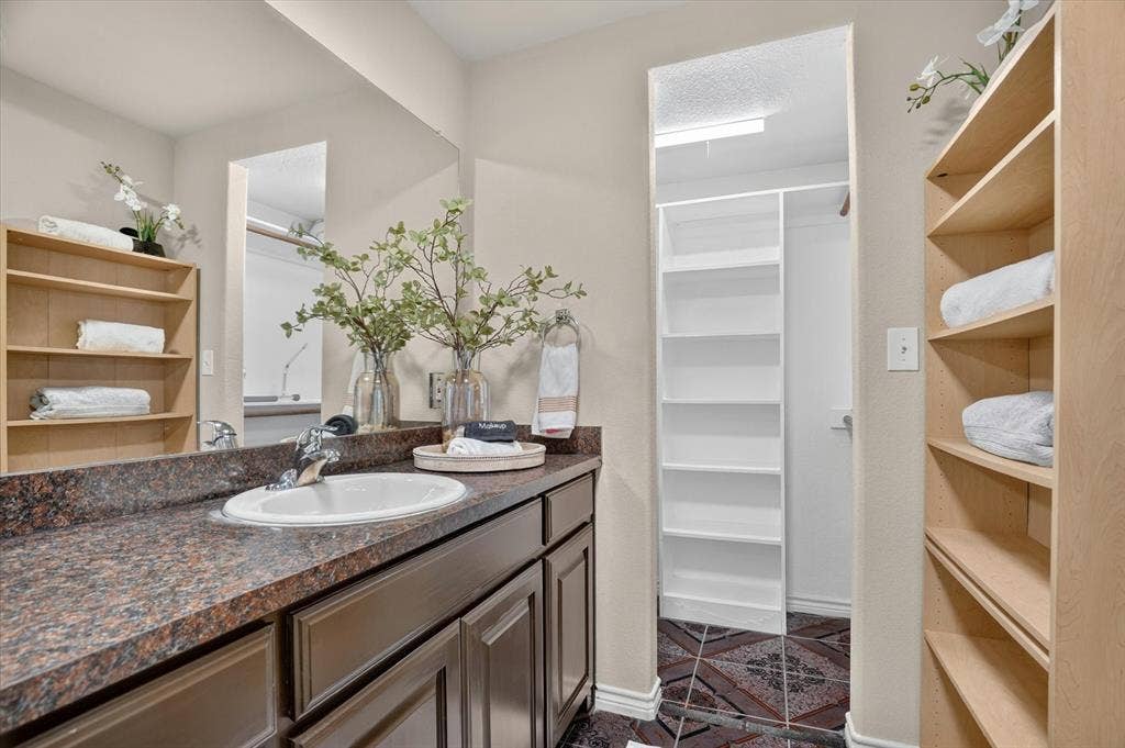 3813 N Eugene Court, Irving, TX 75062