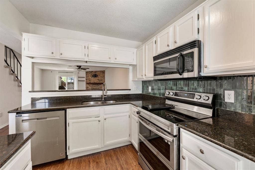 61 Abbey Road, Euless, TX 76039 61 Abbey Road, Euless, TX 76039