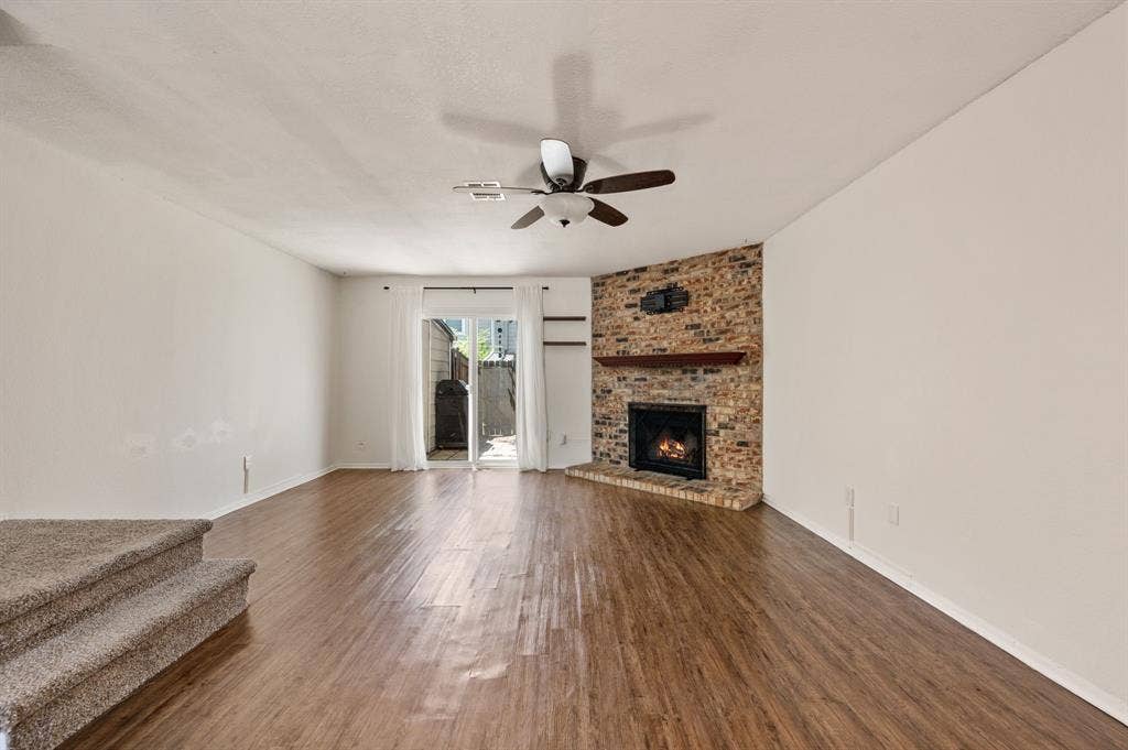 61 Abbey Road, Euless, TX 76039 61 Abbey Road, Euless, TX 76039