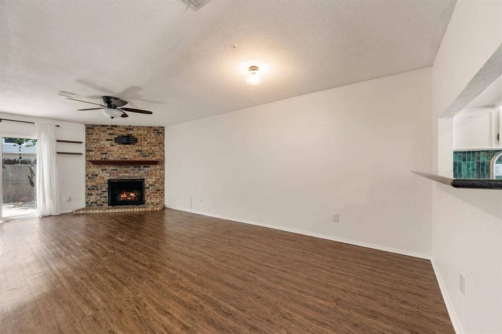 61 Abbey Road, Euless, TX 76039 61 Abbey Road, Euless, TX 76039