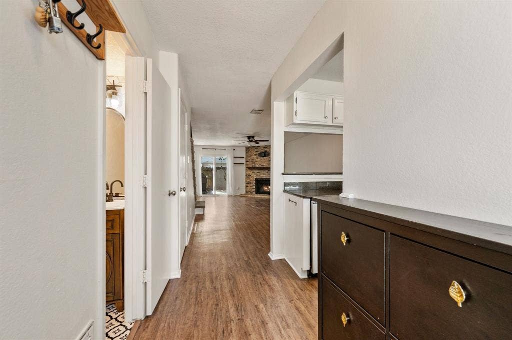 61 Abbey Road, Euless, TX 76039 61 Abbey Road, Euless, TX 76039