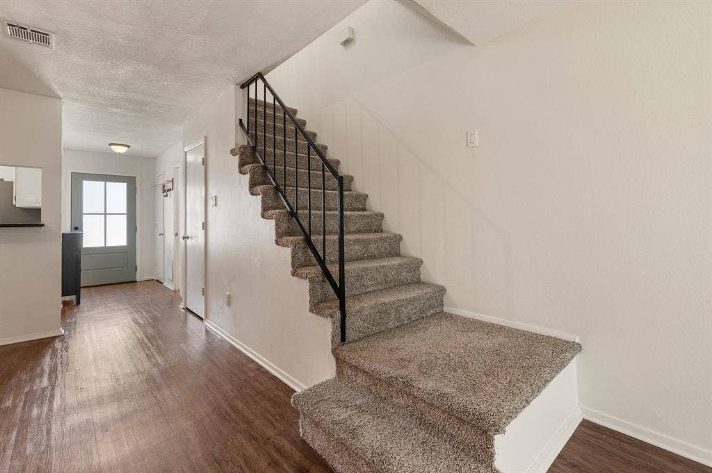 61 Abbey Road, Euless, TX 76039 61 Abbey Road, Euless, TX 76039