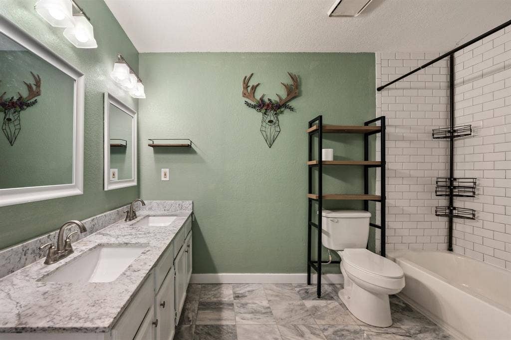 61 Abbey Road, Euless, TX 76039 61 Abbey Road, Euless, TX 76039