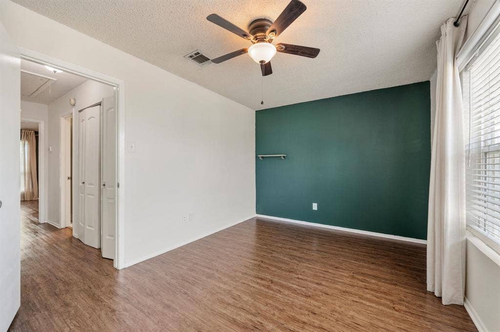 61 Abbey Road, Euless, TX 76039 61 Abbey Road, Euless, TX 76039