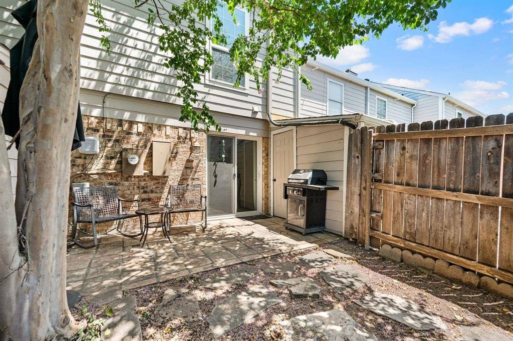 61 Abbey Road, Euless, TX 76039 61 Abbey Road, Euless, TX 76039
