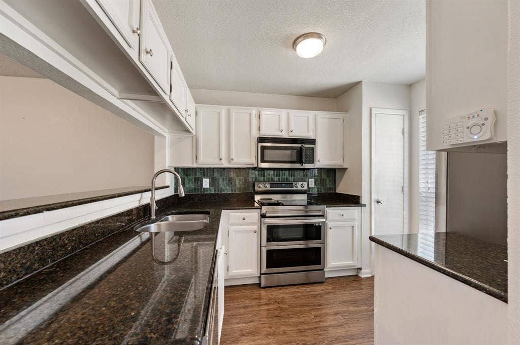 61 Abbey Road, Euless, TX 76039 61 Abbey Road, Euless, TX 76039