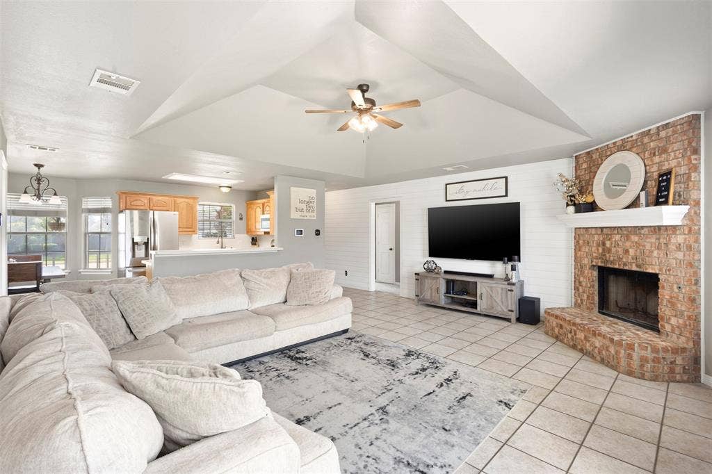6213 Peach Tree Drive, Midlothian, TX 76065 6213 Peach Tree Drive, Midlothian, TX 76065