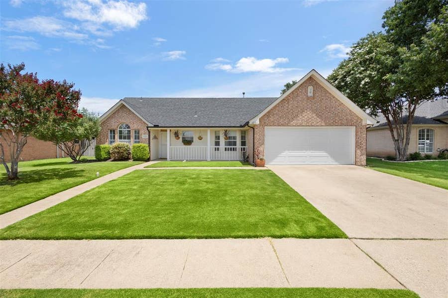 Property photo for 6213 Peach Tree Drive, Midlothian, TX
