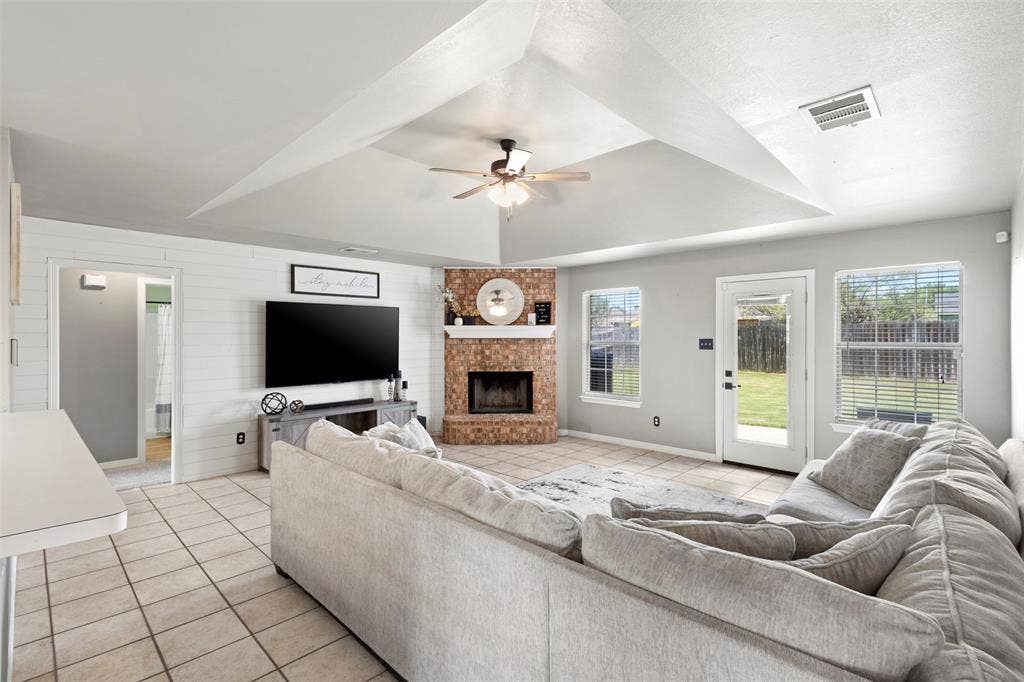 6213 Peach Tree Drive, Midlothian, TX 76065 6213 Peach Tree Drive, Midlothian, TX 76065