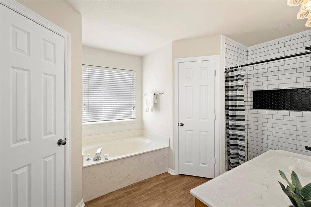 6213 Peach Tree Drive, Midlothian, TX 76065 6213 Peach Tree Drive, Midlothian, TX 76065