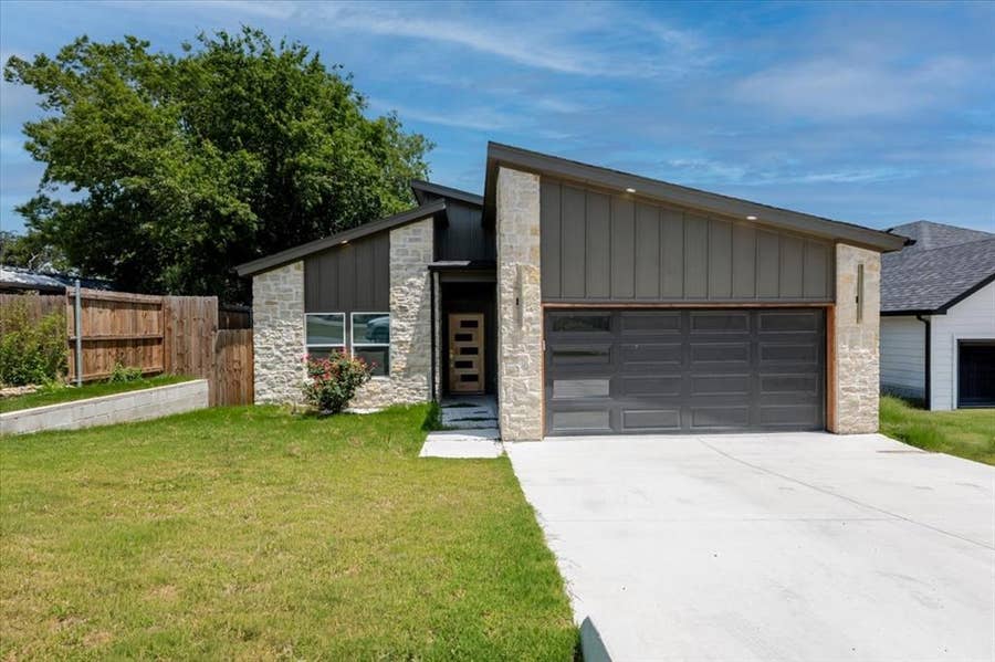 Property photo for 3015 Brazos River Drive, Granbury, TX
