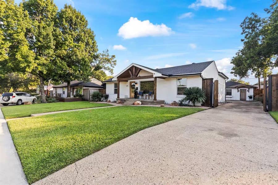 Property photo for 315 Easton Road, Dallas, TX
