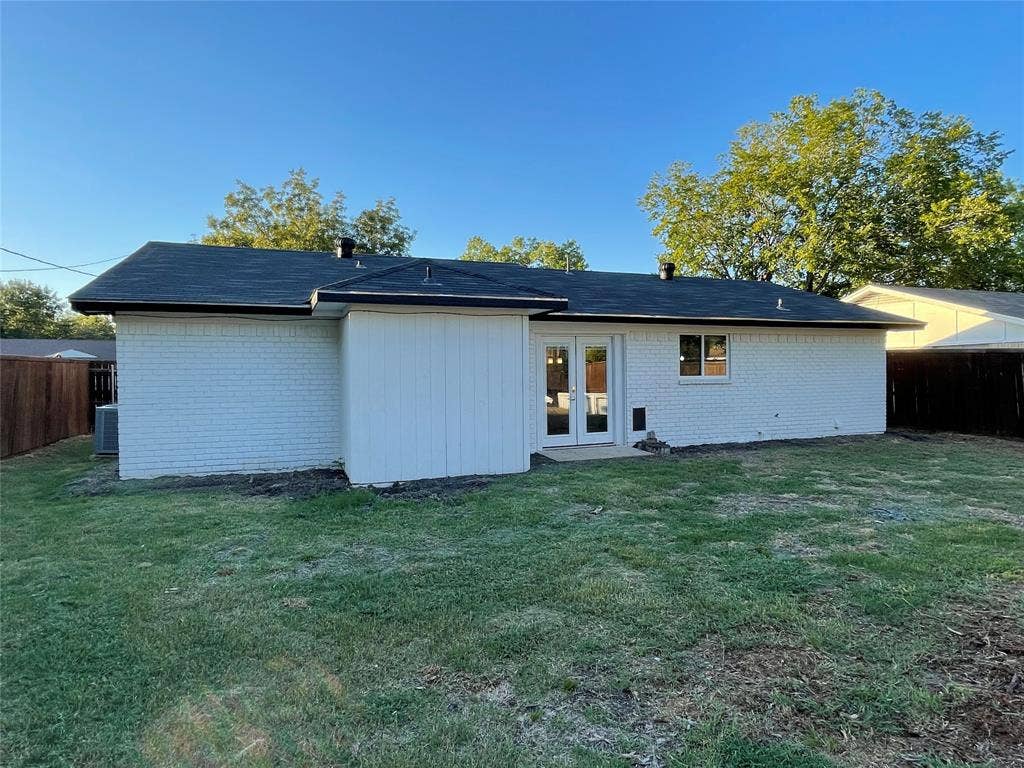 822 Johnnie Row, Seagoville, TX 75159 Back of property with french doors, cooling unit, and a yard