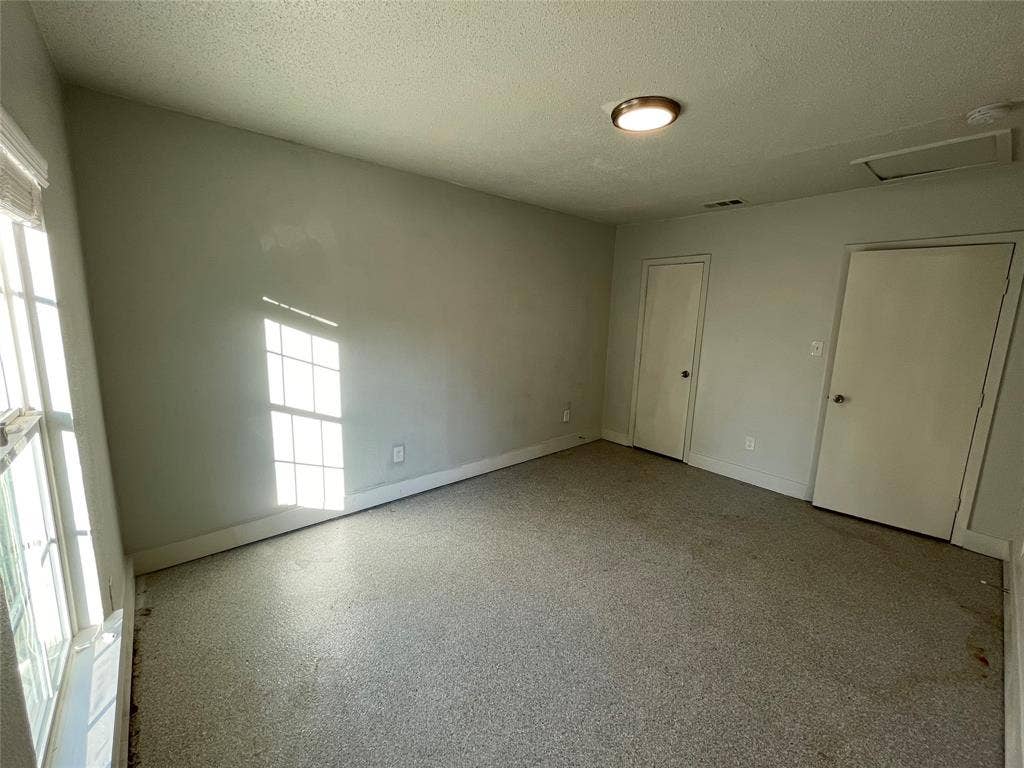 822 Johnnie Row, Seagoville, TX 75159 Spare room with a textured ceiling