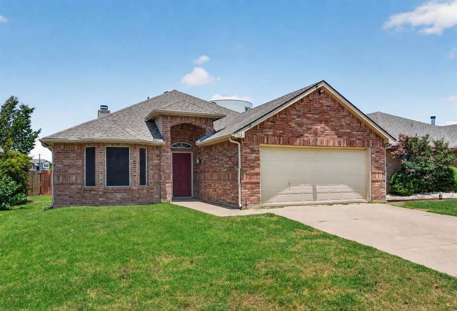 Property photo for 103 Post Oak Drive, Waxahachie, TX