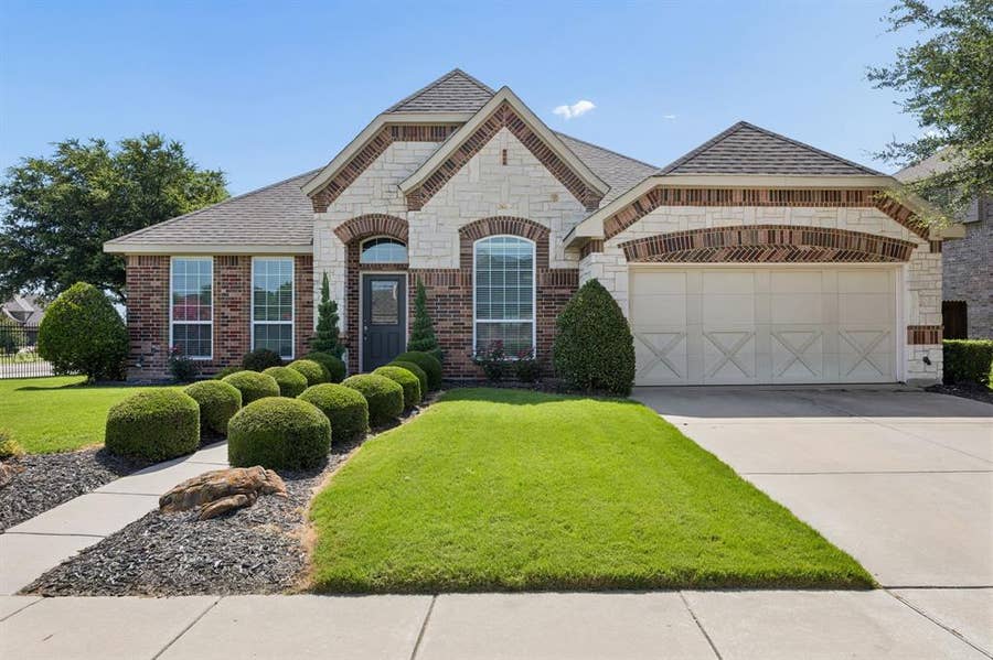 Property photo for 4201 Garden Path Lane, Mansfield, TX