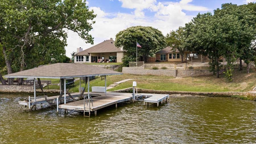 Property photo for 105 Casas Del Sur Street, Granbury, TX