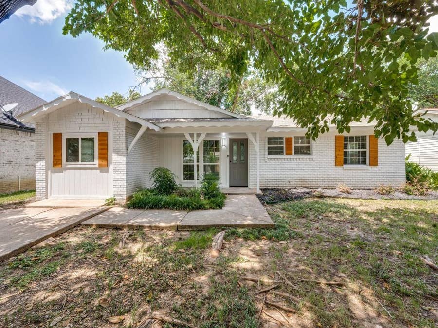 Property photo for 2915 Hollandale Lane, Farmers Branch, TX