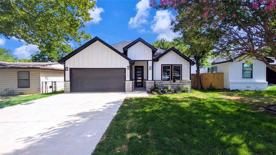 Property photo for 5624 Hiett Court, Fort Worth, TX