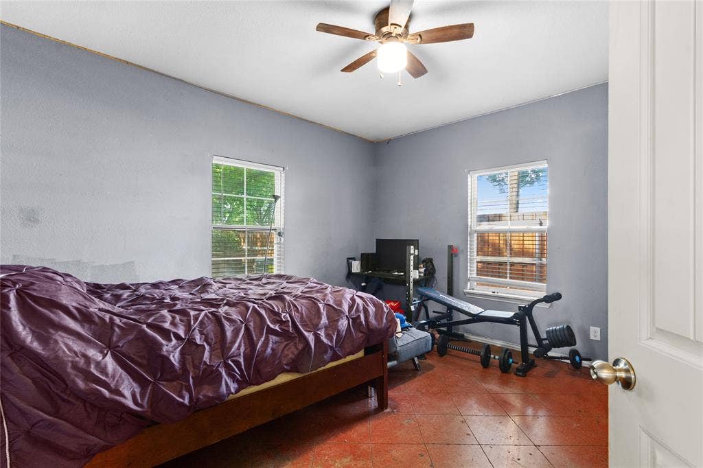 105 E Linden Street, Ennis, TX 75119 105 E Linden Street, Ennis, TX 75119