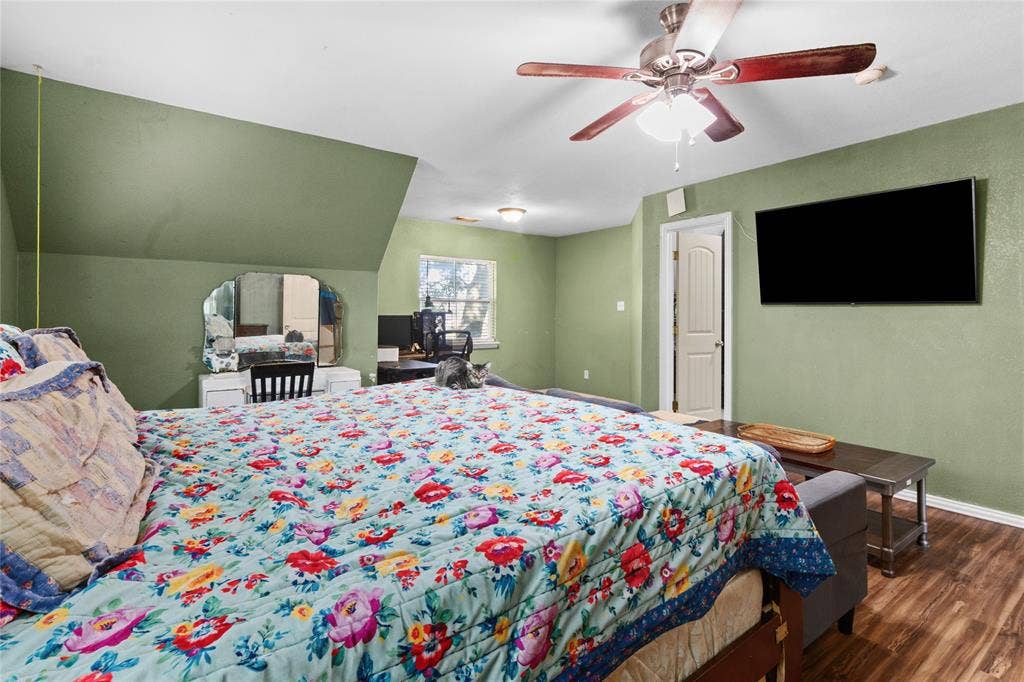 105 E Linden Street, Ennis, TX 75119 105 E Linden Street, Ennis, TX 75119