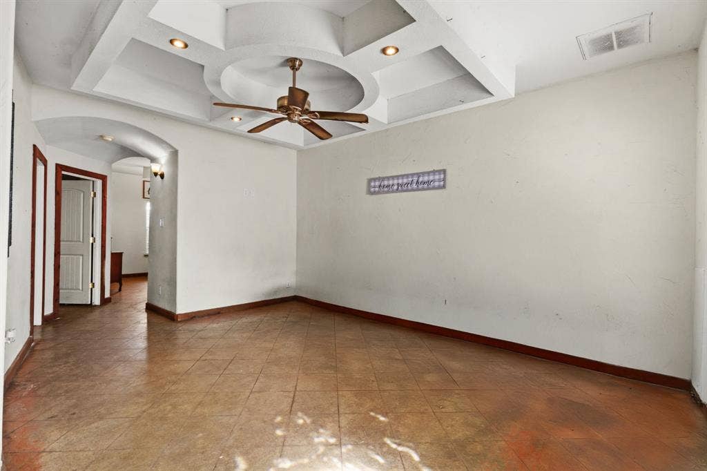 105 E Linden Street, Ennis, TX 75119 105 E Linden Street, Ennis, TX 75119