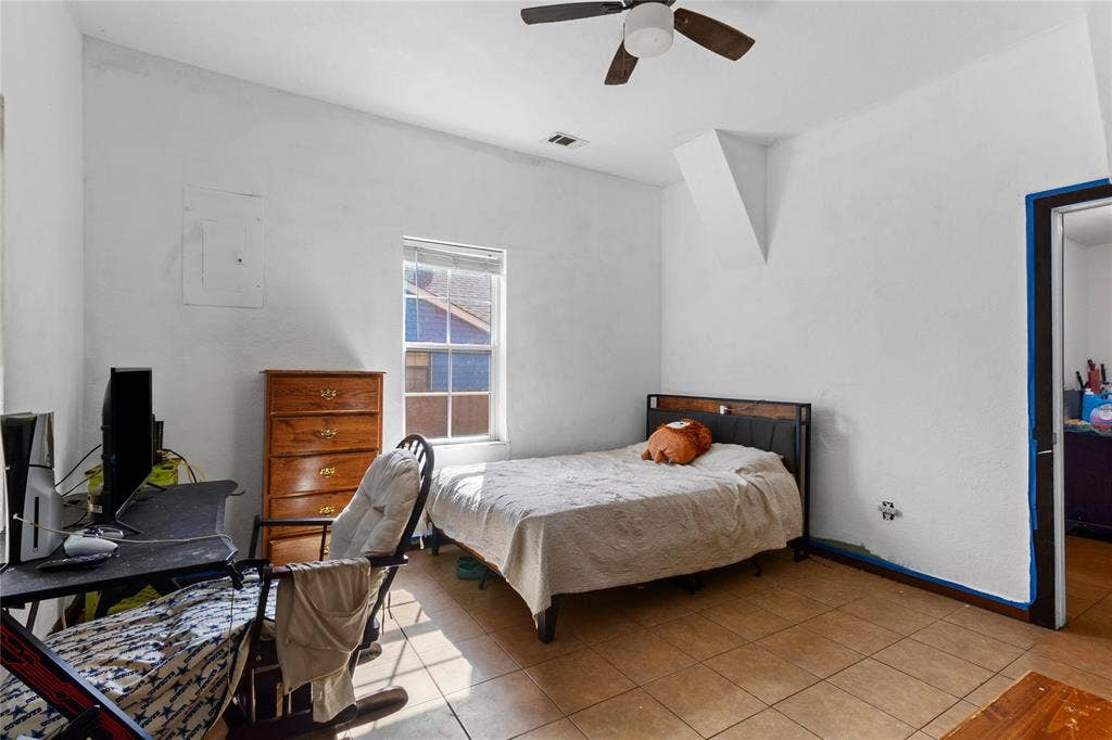 105 E Linden Street, Ennis, TX 75119 105 E Linden Street, Ennis, TX 75119
