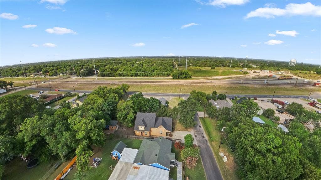 105 E Linden Street, Ennis, TX 75119 105 E Linden Street, Ennis, TX 75119